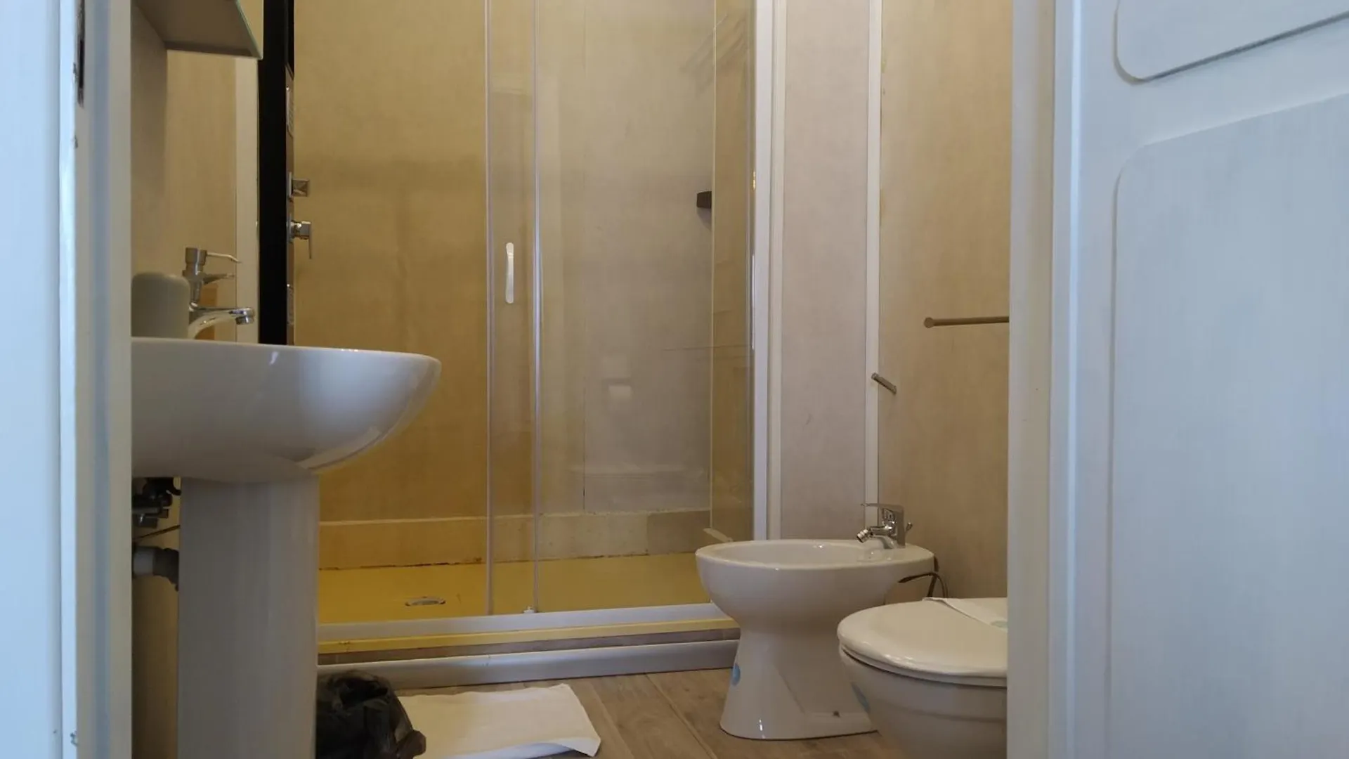 Cconforthotels R&B Gary House Bari Italy